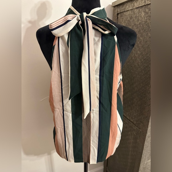 NWOT SHEIN Blouse - Picture 2 of 5